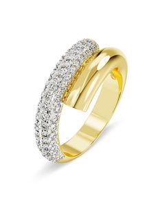 two tone gold ring with white and yellow diamonds on the sides, set in 18k gold