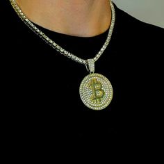 Ice yourself out with this clean cut, Gold plated, Necklace & $BTC Pendant Chain Length: 18 inch (45cm). Please see images for Pendant size. Do not wear in the bath or shower whilst washing. Chain Neckless, Symbol Necklace, Unisex Necklace, Engraved Necklace, Clean Cut, Gold Plated Necklace, Round Pendant, Chain Length, Cryptocurrency