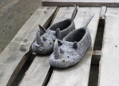 a pair of slippers sitting on top of a wooden pallet