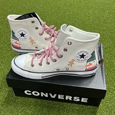 Converse Chuck Taylor All Star High 'Winter Holidays” Size 4 Junior Winter Converse, Cutest Converse, Christmas Converse, Christmas Sneakers, Customized Converse, Converse With Stars On Them, Christmas Converse Shoes, High Top Converse Costimized, Converse All Star White