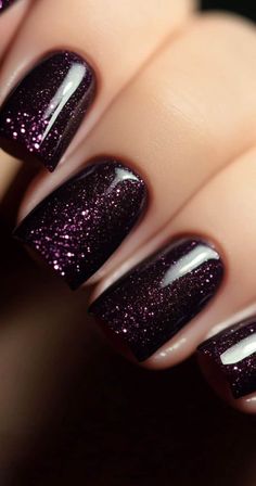 Fall Nails Cool Tones, Moody Christmas Nails, Fall Purple Nail Colors, Dark Moody Nails, Dark Colored Nails, 2024 Nail Colors, Dark Plum Nails, Jewel Tone Nails, Dark Fall Nails