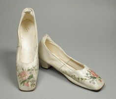 Century Shoes, Historical Shoes, Victorian Shoes, Wedding Slippers, American School, Old Shoes, Leather Paint, Beautiful Costumes