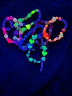 Tma Fears, Bug Alien, Draft Mule, Glow In The Dark Beads, Bracelets With Charms, Kandi Kid, Kandi Ideas, Alt Clothes, Kandi Patterns