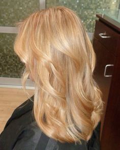 Light Golden Blonde, Beige Blonde Hair, Strawberry Hair, Golden Blonde Hair, Ginger Hair Color