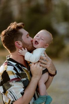 Outdoor Baby Boy Photoshoot, Father Son Fall Pictures, New Family Photos, Family Photos With Baby Outfits, Family Photoshoot 6 Month Old, Family Of 3 Baby Photo Ideas, Family Photos With A Baby