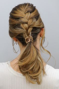 Clutch Hairstyle Clip, Claw Clip Updo Formal, Formal Updo With Claw Clip, Formal Claw Clip, How To Pull Hair Back With A Clip, Style Pic