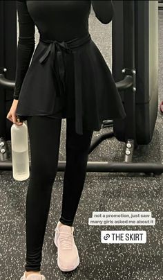 Modest Active Wear For Women, Muslim Gym Outfit, Modest Sporty Outfits, Modest Gym Outfits For Women, Hijab Gym Outfit, Work Out Outfits Women, Modest Workout Clothes, Modest Gym