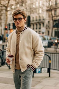 Stay Stylish This Winter: 20+ Top Winter Outfits for Men 20 Artist Hue, Mens Fall Outfits, London Men, Men Mode, Fashion London, Winter Ootd, London Fashion Weeks, Fall Outfits Men