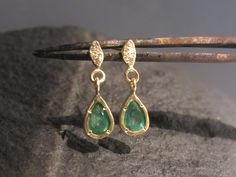 Pierced Yellow Gold Emerald Earrings, Single Emerald Earring In Yellow Gold, Dainty Gold Emerald Earrings, Dainty Gold Earrings With Emerald, Yellow Gold Emerald Dangle Earrings, Handmade Dangle Earrings, Earrings Handmade Dangle, Yellow Gold Earrings, Pretty Pendant