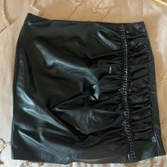 Size Xsmall Never Worn Zara Mini, Zara Skirts, Zara Black, Womens Skirt, Zara, Mini Skirts, Women Shopping, Black, Color