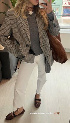 Wine Loafers Outfit, Meg Busacca, Autumn Office Wear, Plaid Outfit, Aesthetic Business, Aesthetic Street, 2024 Aesthetic, Corporate Outfits, Elegante Casual