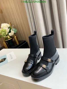 Balenciaga Shoes Women, Elegant Shoes Heels, Boots 2023, Balenciaga Fashion, Cowboy Outfits, Balenciaga Shoes, Women Boots, Martin Boots, Boots Women