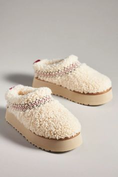 Ugg Tazz Braid, Tazz Slippers, Ugg Tazz, Off White Shoes, Fossil Fuels, Fuzzy Slippers, Slippers Cozy, Platform Slippers