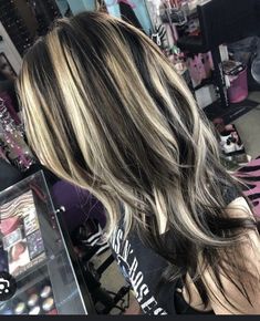 Hair Y2k, Chunky Blonde Highlights, Skunk Hair, Blonde Highlights On Dark Hair, Blonde Streaks, Hair Color Streaks, Hair Streaks, Dark Hair With Highlights, Dyed Hair Inspiration