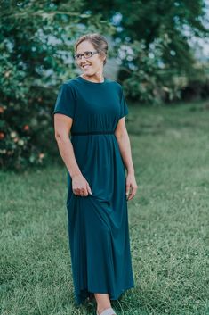 "This dress is rich in color, soft in fabric, and so much fun to wear. Pair it with your favorite heels for an outfit that classy + comfy.  For a custom length you love, measure yourself from the shoulder to where you would like the dress to end.             Bust         Length  XS      {34\"}            {41\"} S       {35.5\"}          {42\"} M       {37.5\"}          {42\"} L        {39.5\"}         {42.5\"} XL      {41.5\"}          {43\"} XXL    {43.5\"}         {44\"} 3XL    {45.5\"} Modest Dress Patterns, Mennonite Dress, Dress Sewing Patterns Free, Homemade Dress, Farm Dress, Jesus Clothes, Dresses Sewing, Girls Dresses Sewing, Street Dress