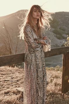 Free People October Lookbook 2015 1 Look Gatsby, Mode Poses, Joanna Halpin, Elegant Lifestyle, Desert Style, Boho Desert, Mode Editorials, Boho Brand, Blowing In The Wind