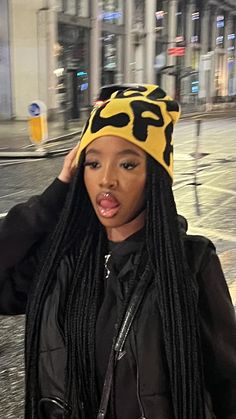 Bonnet Outfit, Pretty Dark Skin, Teen Outfits, Black Women Makeup, Black Curly Hair, Edgy Outfits, Streetwear Women, Beauty Supply, Winter Hat