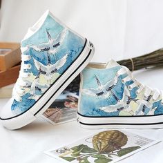 Hand Painted Men's High Top Sneakers Converse Bleu, Converse Art, Converse Ideas, Designs Clothes, Painted Converse, Painted Shoes Diy, Chuck Taylor Shoes, High Top Chucks, Converse High Top