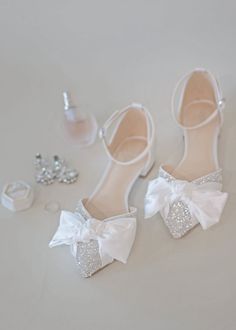 Meet Vida! Comfortable wedding flats with stunning satin bow details with sparkling rhinestones... Perfect match of classic bridal bows and modern sparkles... We designed the most comfortable bridal flats for brides who love beauty and comfort! Vida is made with 1/4" an inch flat heels and the finest ivory satin bows and stunning jewel details... Did we mention, Vida has the most comfortable fit! Perfect for modern brides! Also, these wedding shoes with flat heels are perfect for outdoor and gar Comfortable Wedding Flats, Bridal Flat Shoes, Gold Bridesmaid Shoes, Lace Wedding Heels, Comfortable Wedding Heels, Gold Bridal Shoes, Mother Of The Bride Shoes, Glitter Wedding Shoes, Wedding Shoes High Heels