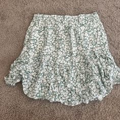 Nwt- Size Medium. Brand: Gingy’s. Mini Skirt That Has A Cute White And Sage Green Floral Pattern. Flowy And Very Comfortable. Falls A Few Inches Above The Knee So Not Too Short Or Too Long. Sage Green Floral, Green Floral Pattern, Too Short, Green And White, Above The Knee, Sage Green, The Knee, Mini Skirt, Floral Pattern