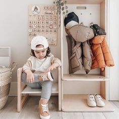 Coat Nook, Montessori Toddler Room, Toddler Storage, Mango Coats, Coat And Shoe Rack, Shoe Organization, Montessori Bedroom, Toddler Coat, Minimalist Kids