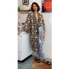 Nwt Free People Rumi Reversible Kimono Duster. Fp Size Extra Small. Retail Price $198. Flowy And Floral Kimono Featured In A Tie Front Rope Closure With Wide Sleeves And Border Print At Collar In A Reversible, Longline Style. Color Is Midnight Combo Black. Still Sold On Free People Website But Sold Out In This Size. Can Fit Up To Xxl 100% Viscose Machine Wash Cold Gentle Bust 46” Length 45” Sleeve Length 16” Brand New With Tags. Smoke / Pet Free Closet. Same Day Shipping. No Trades Please Price Look Kimono, Conversion Vans, Maxi Kimono, Mode Kimono, Skandinavian Fashion, Kimono Duster, Maxi Tops, Print Kimonos, Long Kimono