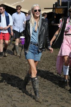 Poppy Delevingne, Glastonbury 2016 Edie Campbell, Laura Whitmore, Daisy Lowe, Festival Attire, Look Festival, Street Style 2016, Festival Trends