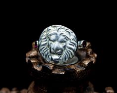 Lion Head Ancient Roman Coin Handmade Signet Ring - 925 Sterling Silver - Animal Figured Ring - Dainty Ring - Intaglio Ring The handmade ancient coin silver ring has a band size of 2 mm and is 24K gold plated. Ring size: US 6 (It can be customized free of charge according to finger size.) Coin size: 16x16 Ring Weight: 7,43 grams We attach great importance to your requests and suggestions. If you have an order upon request, do not forget to contact us. :) Please visit to see our other products:  https://www.etsy.com/shop/CalyraJewelry, Thank you for your attention! CalyraJewelry Ancient Roman Coins, Zierlicher Ring, Roman Coins, Ancient Coins, Lion Head, Ancient Romans, Dainty Ring, Signet Ring, Silver Ring