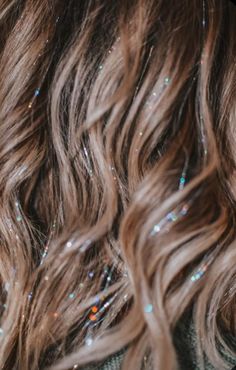 Gorgeous glitter hairstyle ideas | Hairstyle tutorial ideas | Easy hairstyle ideas Hair Glam, Taylor Swift Outfits, Mermaid Hair, Hair Dos, Prom Hair, Pretty Hairstyles