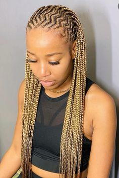 Play around with fulani braids by incorporating various designs such as zig zag fulani braids Zig Zag Fulani Braids, Braids Hairstyles Short, Braids With Designs, Braids Designs, Braiding Patterns, Feed In Braids Ponytail, Hair Braid Designs, Protective Style Braids, Lemonade Braids Hairstyles