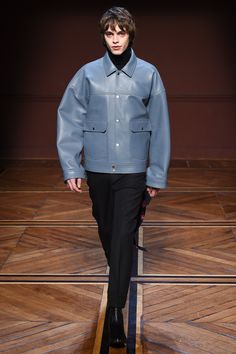 Wooyoungmi Fall 2018 Menswear Collection - Vogue Men Fashion Runway, Mens Fashion 2018, Mens Fashion Editorial, Mens Fashion Edgy, Men Wear, Mens Fashion Fall, Fashion Runway, Mens Wear, Latest Mens Fashion