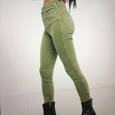 Free People High Rise Jeggings In Army Green. Features A Raw Hem, High Rise Waist And Five Pocket Styling In Size 00/24. Nwt! Measurements: 24” Waist, 26” Inseam, 10” Rise. Tight Green Bottoms, Tight Green Bottoms For Spring, Green Stretch High Rise Jeans, Green Stretch High-rise Jeans, Casual Tight Green Pants, Tight Green Casual Pants, Green Tight Pants For Spring, Tight Green Pants For Spring, Casual Green Cotton Leggings