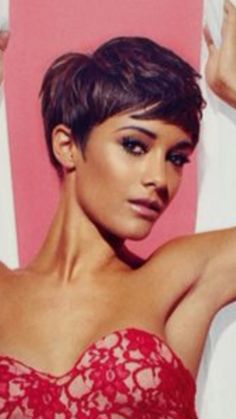 Classic Pixie Haircut, Parisian Bob, Pixies Haircut, Stacked Inverted Bob, Haircut Ideas Trendy, Frankie Bridge, Classic Pixie, Pixie Haircut Ideas, Short Layered Bob Haircuts