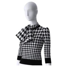 Check out this item from 1stdibs! Alexander McQueen Houndstooth Bow Jumper Wool Dogtooth Sweater Blouse Top: https://www.1stdibs.com/id-v_17204822 Helen Mirren, British Fashion, White Houndstooth, Elegant Chic, Today Show, Soft Wool, Blouse Vintage, Sweater Blouse, Metropolitan Museum