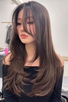 Long Butterfly Haircut Haircuts For Long Hair With Layers, Layered Haircuts For Medium Hair, Haircuts For Medium Hair, Long Layered Hair, Haircuts For Long Hair, Outfits Winter