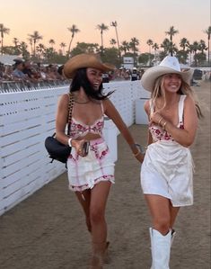 Outdoor Concert Outfit Summer, Stagecoach Fashion, Festival Inspo Outfits, Summer Festival Outfit Ideas, Sparkle Bra, Stagecoach Outfits, Casual Festival Outfit, Michelle Infusino