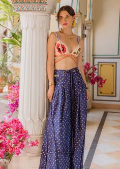 Indian Cords Outfit, Ethnic Co Ord Sets, Bralettes Outfits Casual, Cutwork Designs, Traditional Poses, Indian Outfits Modern, Navratri Outfits, Coachella Fits, Eastern Wear