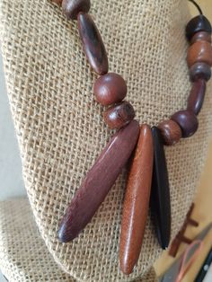 Retro Wood Design Pendant Necklace.. 1970's Hipster Necklace.. in nice condition.. .. Black cord is adjustable...18 inches Polynesian Art, Blue Hawaiian, Choker Style, Vintage Hawaiian, Chip Beads, Jasper Pendant, Coral Beads, Coral Blue, Wood Design