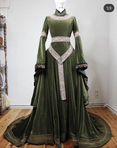 Medieval Clothes, Lady Of The Lake, Fantasy Clothes, Fantasy Dresses, Medieval Clothing, Medieval Dress, Fairytale Dress