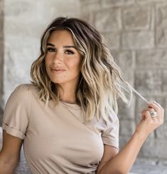 Dark Blonde Hair Color, James Decker, Jessie James Decker, Jessie James, Dark Blonde Hair, Stay Gold, Haircut And Color, Beauty Queen