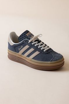 Sneaker District - adidas Gazelle Bold Grey Magic Beige Gum  Free shipping from €80 within the Netherlands and to Belgium, France and Germany.  #adidas #Gazelle #GazelleBold #SneakerDistrict #sneakers #design #photography #fashion #love #style #fashionformen #fashionforwomen #pinterestsneakers #fashiondesign #pinterestfashion Adidas Platform Gazelle, Gazelles Adidas Outfit, Platform Gazelle, Grey Magic, Adidas Bold, Adidas Gazelle Bold, Sneakers Design, Gazelle Bold, Trendy Shoes Sneakers