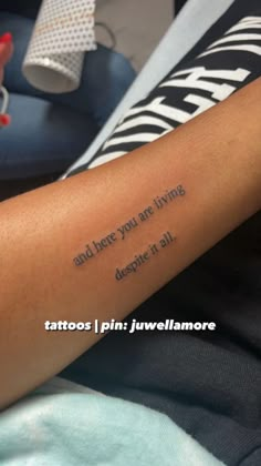 Tattoo Quote Fonts Women, Pretty Piercings, Iphone Codes, Cute Hand Tattoos, Inspiration Tattoo, Wreath Drawing