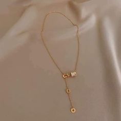 Kalung Aesthetic, Elevation House, Classy Jewellery, Single Diamond Necklace, Jewelry Necklace Simple, Mangalsutra Chain, Modern Gold Jewelry, Bracelet Craft, Gold Necklace Simple