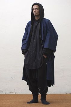 Jan Jan Van Essche collection 3 - www.janjanvanessche.com #newnomad Man Standing, Yohji Yamamoto, Japanese Fashion, Look Cool, Urban Fashion, Fashion Lifestyle, Editorial Fashion, Black Fashion, Fashion Forward