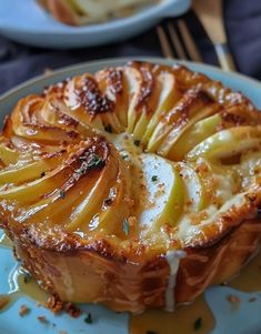 an apple tart is sitting on a plate