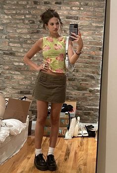 #skirtoutfits #outfits Cargo Skirt Outfit Ideas, Green Mini Skirt Outfit, Vintage Skirt Outfit, Green Skirt Outfits, Cargo Skirts, Skirt Outfit Summer, Skirt Outfits Summer