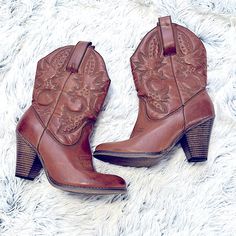 Mia Western Heeled Cowgirl Studded Boots W/Stitching Brown Bronze Dressy Boots || Size: 8 || Approx Heel Height: 3 ½” - Sassy Western Cowgirl Boots - - Get Ready To Strut Ur Stuff In These Western Heeled Cowgirl Studded Boots! The Perfect Combo Of Western Flair & Elevated Style, These Boots Feature A Bold Bronze Color & Striking Stitching. - The Sturdy Heel Gives You A Boost Of Height While Still Being Comfortable Enough For All-Day Wear. - & Don't Even Get Us Started On The Studs, Which Add Jus Nude Ankle Boots, Mia Boots, Dressy Boots, Velvet Block Heels, Comfy Heels, Brown Boots Women, Knitted Booties, Side Zip Boots, Lug Sole Boots