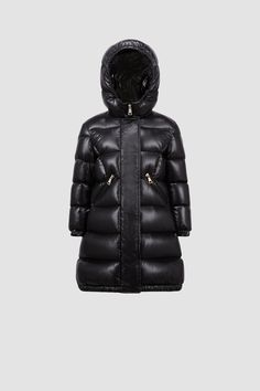 A classic Moncler design reimagined for little ones, the Bellevue down jacket draws from the women's collection. The long puffer is crafted from iconic nylon laqué, shiny and down proof, this breathable fabric has a water-repellent finish. A cocooning hood completes the style. Jacket Drawing, Long Puffer, Down Jackets, Women Collection, Down Jacket, Repellent, Water Repellent, Vest Jacket, Breathable Fabric