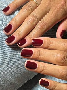 Rouge foncé  Collar   Unicolore Ongles nus Embellished Kutek Disney, Wine Nails, Nagel Tips, Easy Nails, Smink Inspiration, Short Square Nails, Makijaż Smokey Eye, Thanksgiving Nails