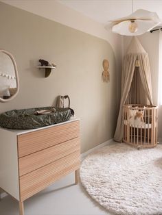 a baby's room is decorated in neutral colors